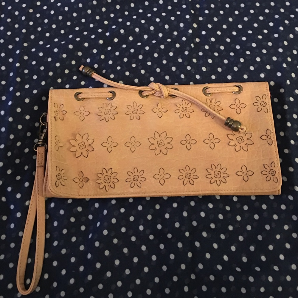 Jessica Simpson tan leather clutch