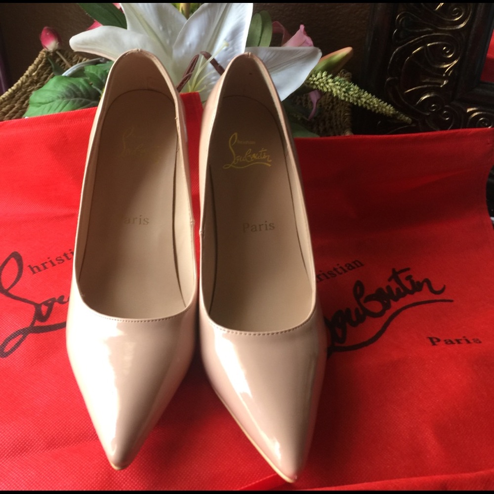 Beautiful Shoes💕too big for me❤️Not Authentic,