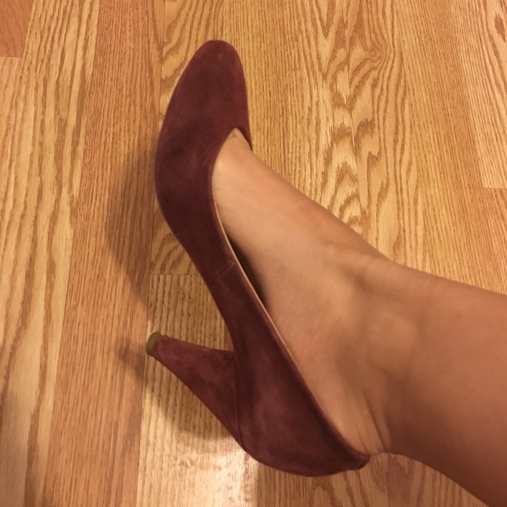 Classy suede Jeffrey Campbell Pumps.