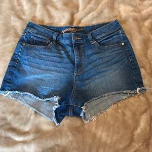 Cut-off "Hi-rise" Shorts