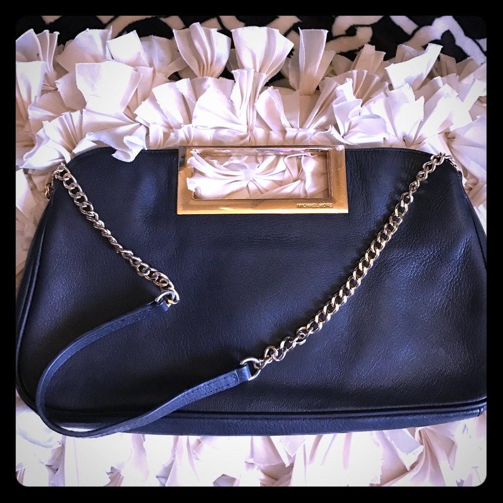 💯Auth. MK butter soft leather clutch/shoulder