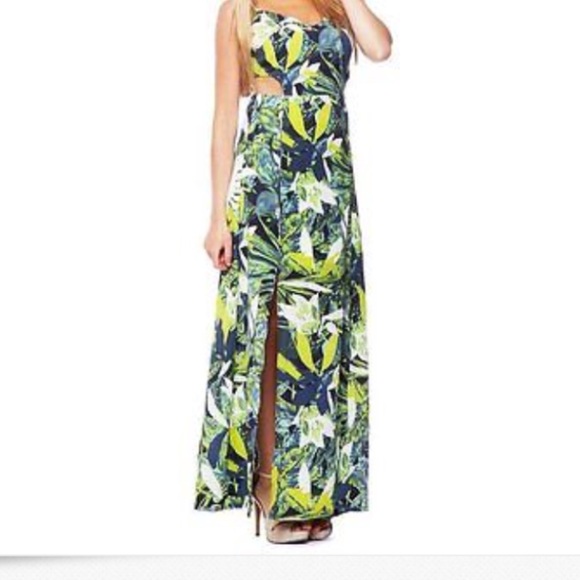 ๐ธHP๐ธFATE ISLAND Getaway Maxi Dress - Picture 2 of 3