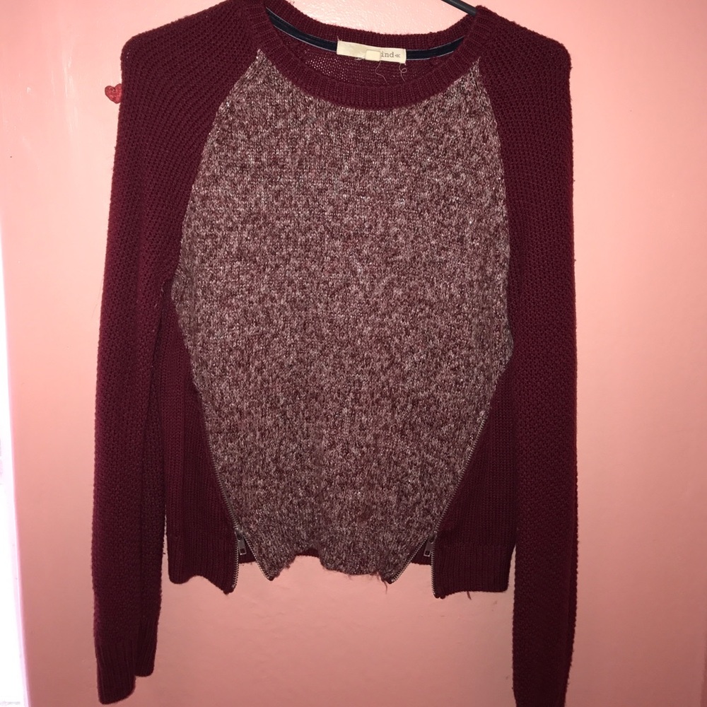 Burgundy shirt , zippers are adjustable, good con!