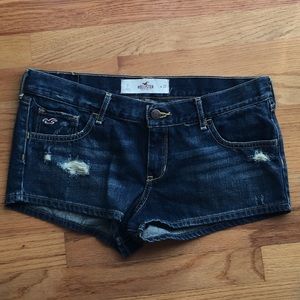 Size 7 never worn Hollister denim shorts!