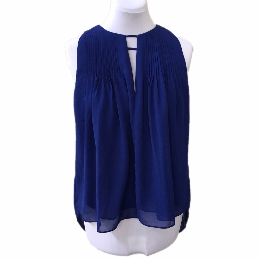 ☀️Sale☀️Greylin hi-low blue top with button back