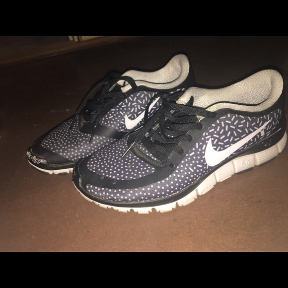 Women's Nike - Picture 1 of 3