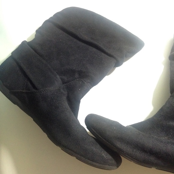 ALDO suede ankle boots black boots. - Picture 7 of 8