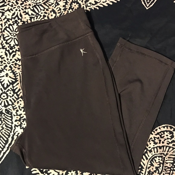 🌟Bundle!!!! 🌟 yoga capris and shorts - Picture 4 of 4