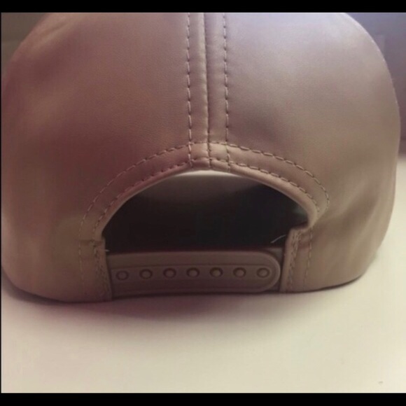 Beige leather snap back - Picture 2 of 2