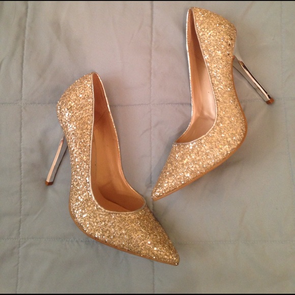 ⚡️SALE⚡️Guess sparkly heels - Picture 1 of 7