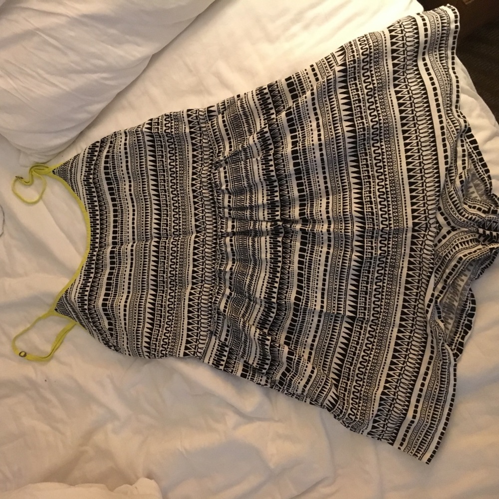 Too small - Picture 2 of 3