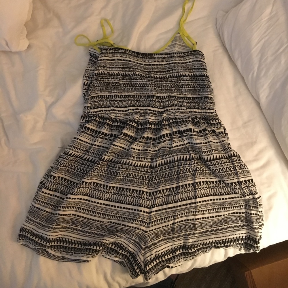 Too small - Picture 3 of 3