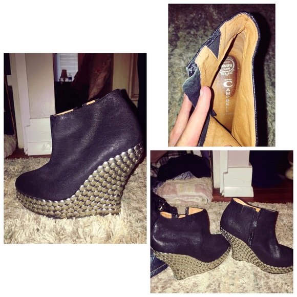 Bags wallets clutches and boots - Picture 4 of 4