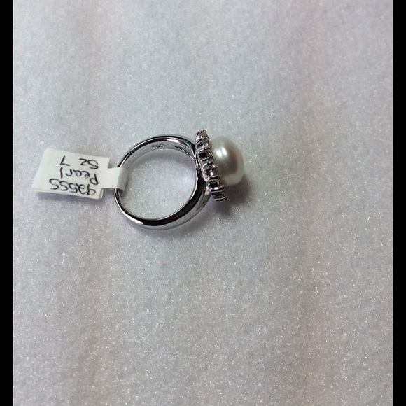 FINAL SALE PRICE Pearl & Crystal Marked 925 Silver Ring Size 7 - Picture 2 of 3