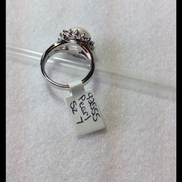 FINAL SALE PRICE Pearl & Crystal Marked 925 Silver Ring Size 7 - Picture 3 of 3