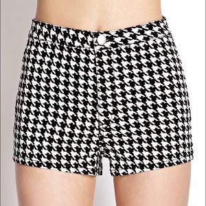 High Waisted Houndstooth Shorts with Back Pockets