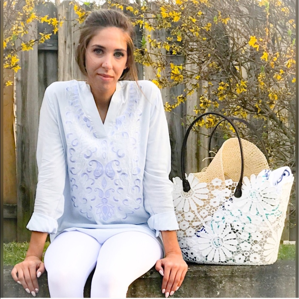 ๐ธ๐ Kora Daisy Lace Tote - Picture 2 of 7
