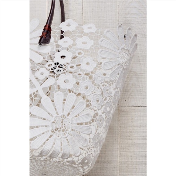 🌸🆕 Kora Daisy Lace Tote - Picture 7 of 7