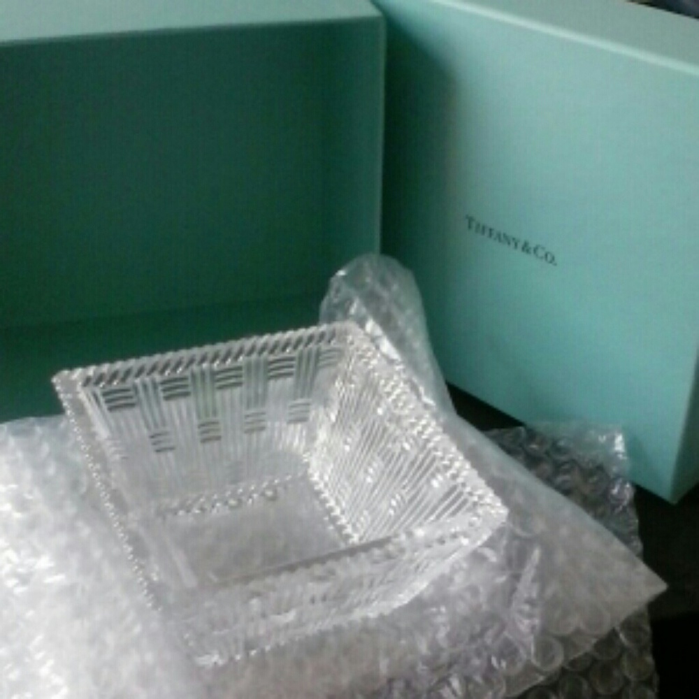 Tiffany & Co Crystal basket weave brand new 4"