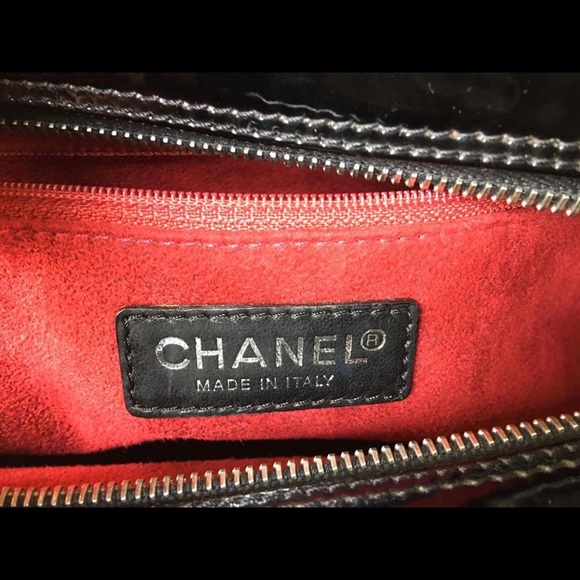 💕SOLD 💕AUTH CHANEL Chocolate Bag Patent Leather - Picture 3 of 8