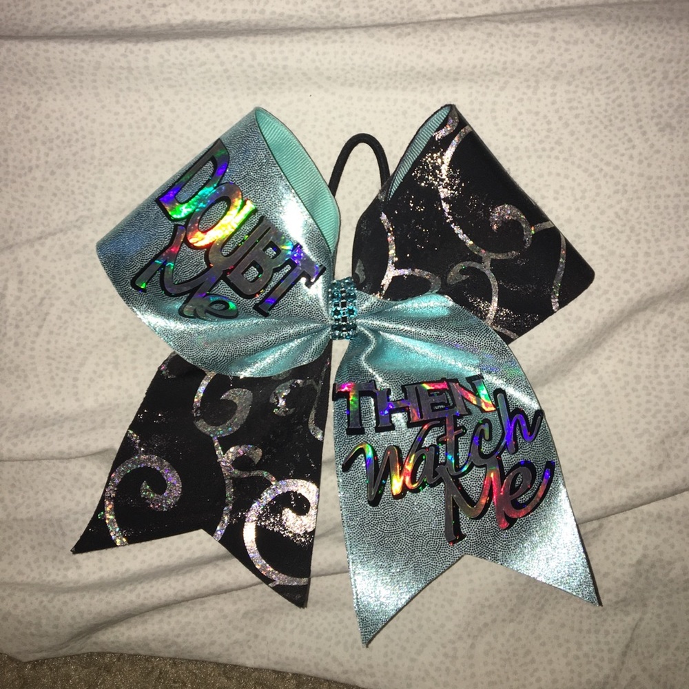 Cheer bow
