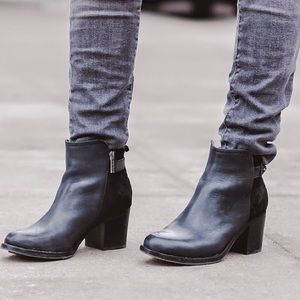 Black Leather Sperry Ambrose booty 9.5