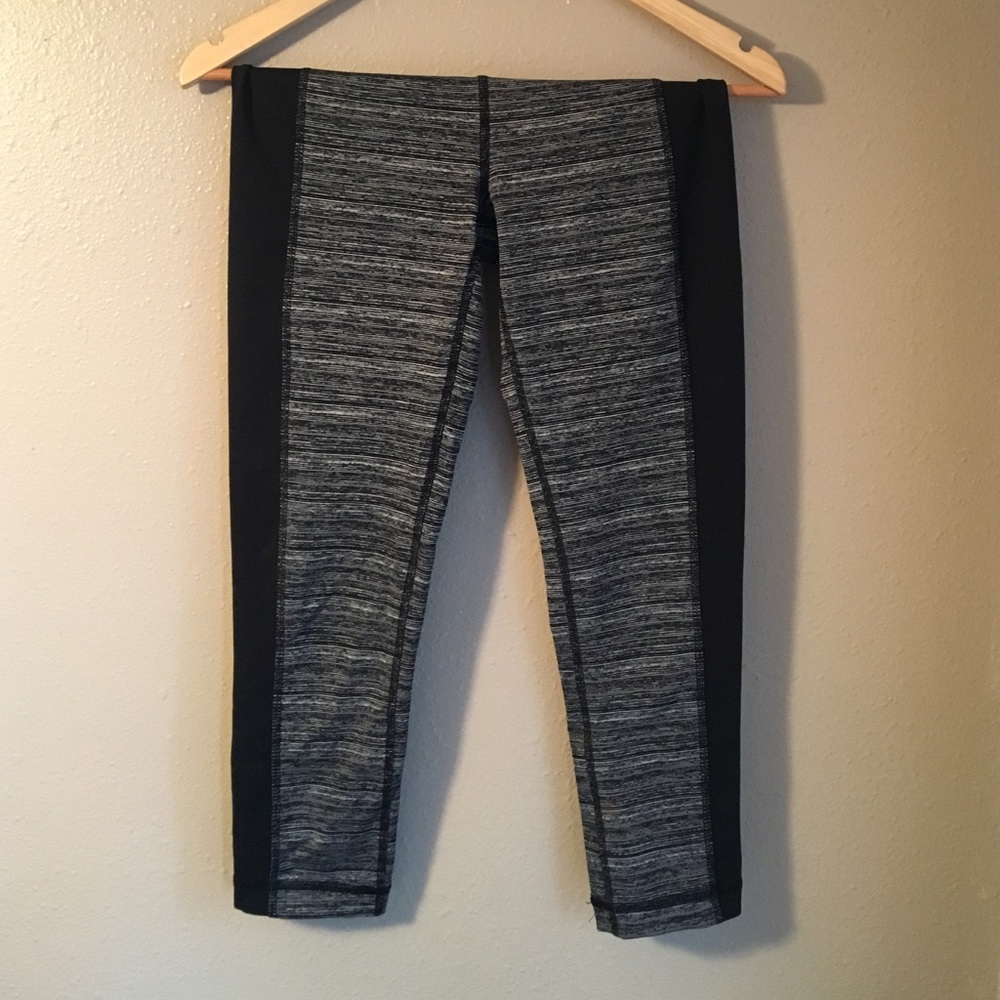 Black/gray striped yoga pants