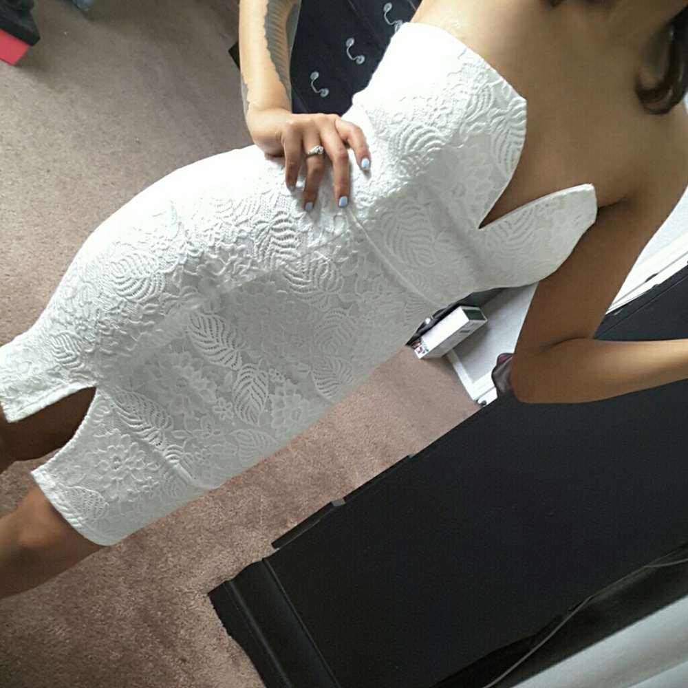 White lace up dress
