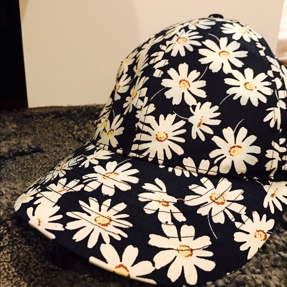 Forever21 Daisy Baseball Cap