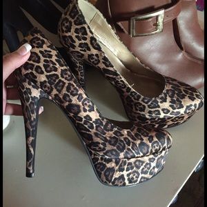 Lepoard print heels!
