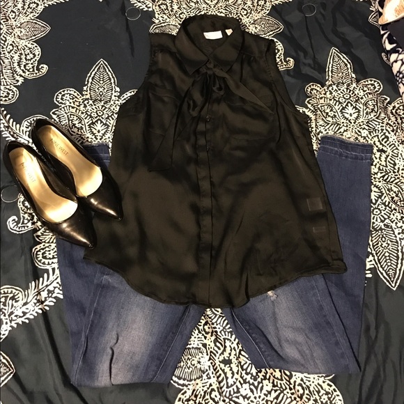 🦋🦋Black New York & Company Top🦋🦋 - Picture 1 of 3