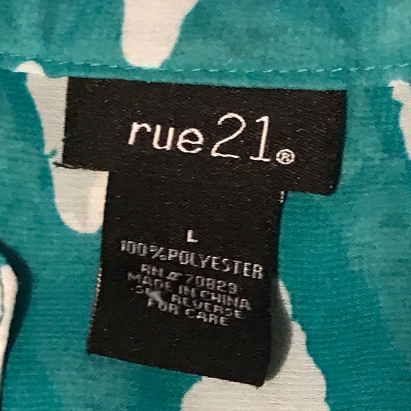 Rue 21 Chevron Top - Picture 2 of 2
