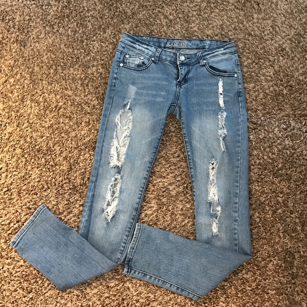 Sexy Distressed Kancan jeans size 5/6 Buckle Jeans