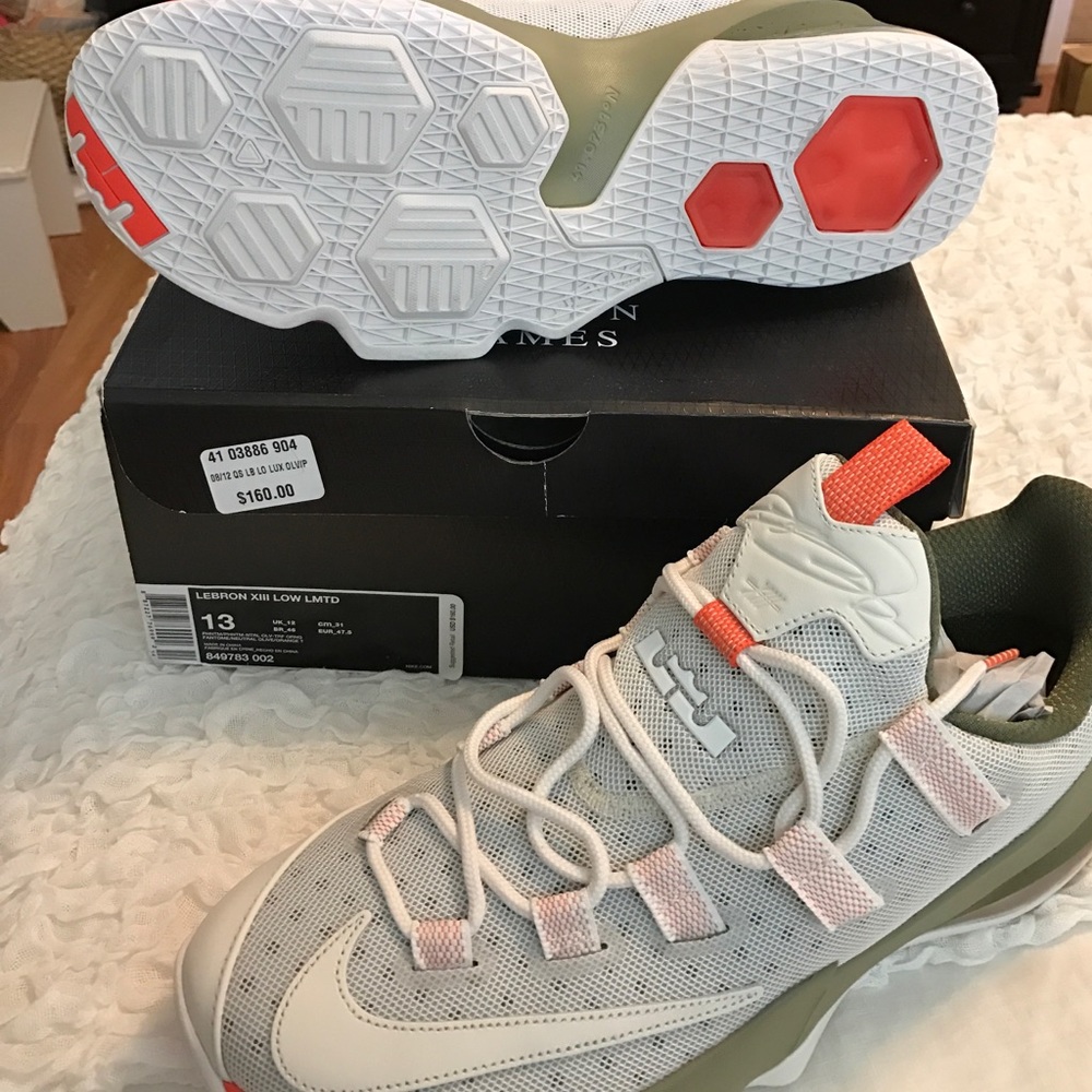 🌺LEBRON JAMES LOW LIMITED EDITION. Size 13 - Picture 1 of 5