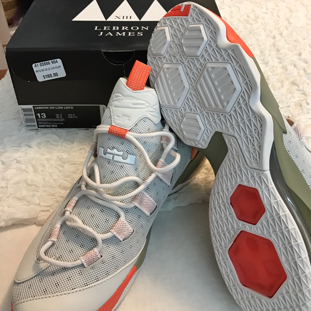 🌺LEBRON JAMES LOW LIMITED EDITION. Size 13 - Picture 5 of 5