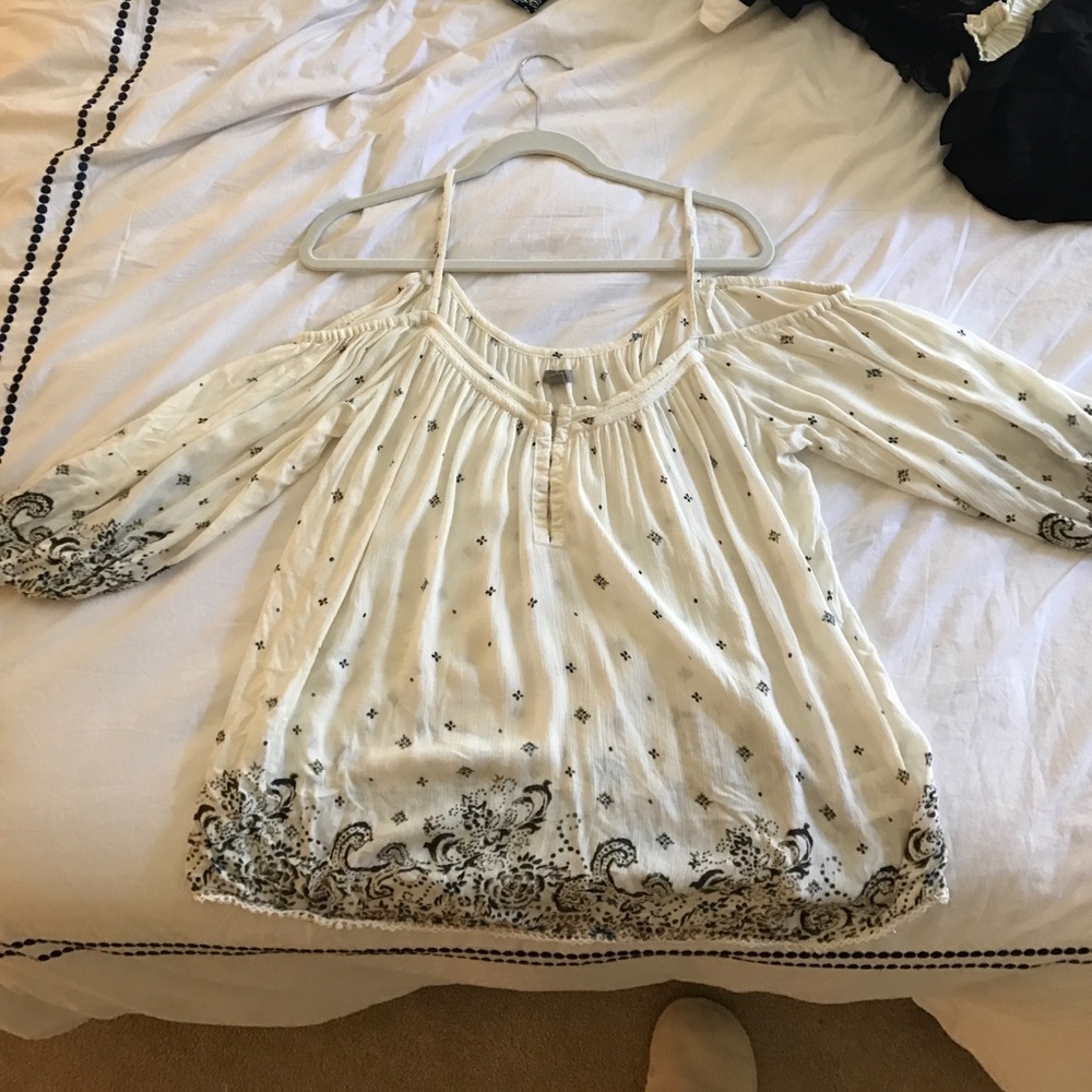 Shoulder-less blouse