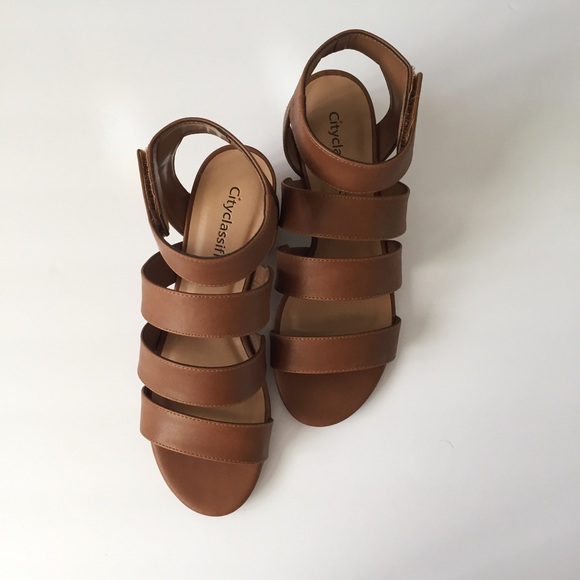 ❤️ Cognac strappy Velcro sandal 1 LEFT!!!! - Picture 4 of 8