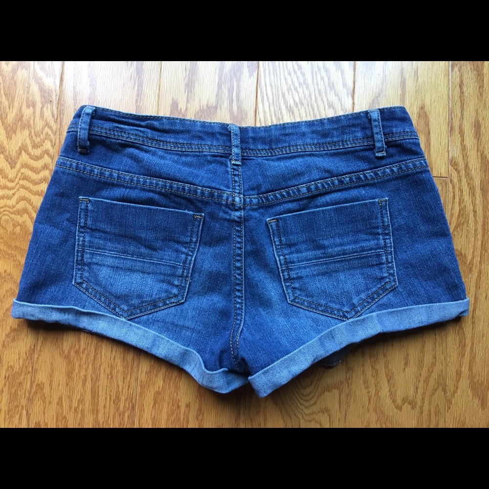 Fabulous denim shorts - Picture 2 of 3
