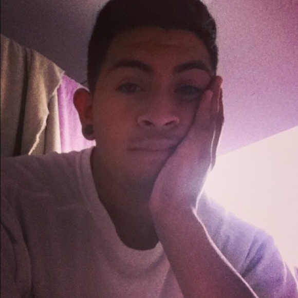 Meet your Posher, Juan (: - Picture 2 of 4