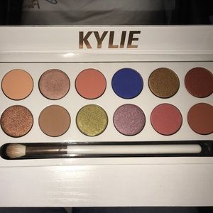 Kylie Jenner Royal Peach palette
