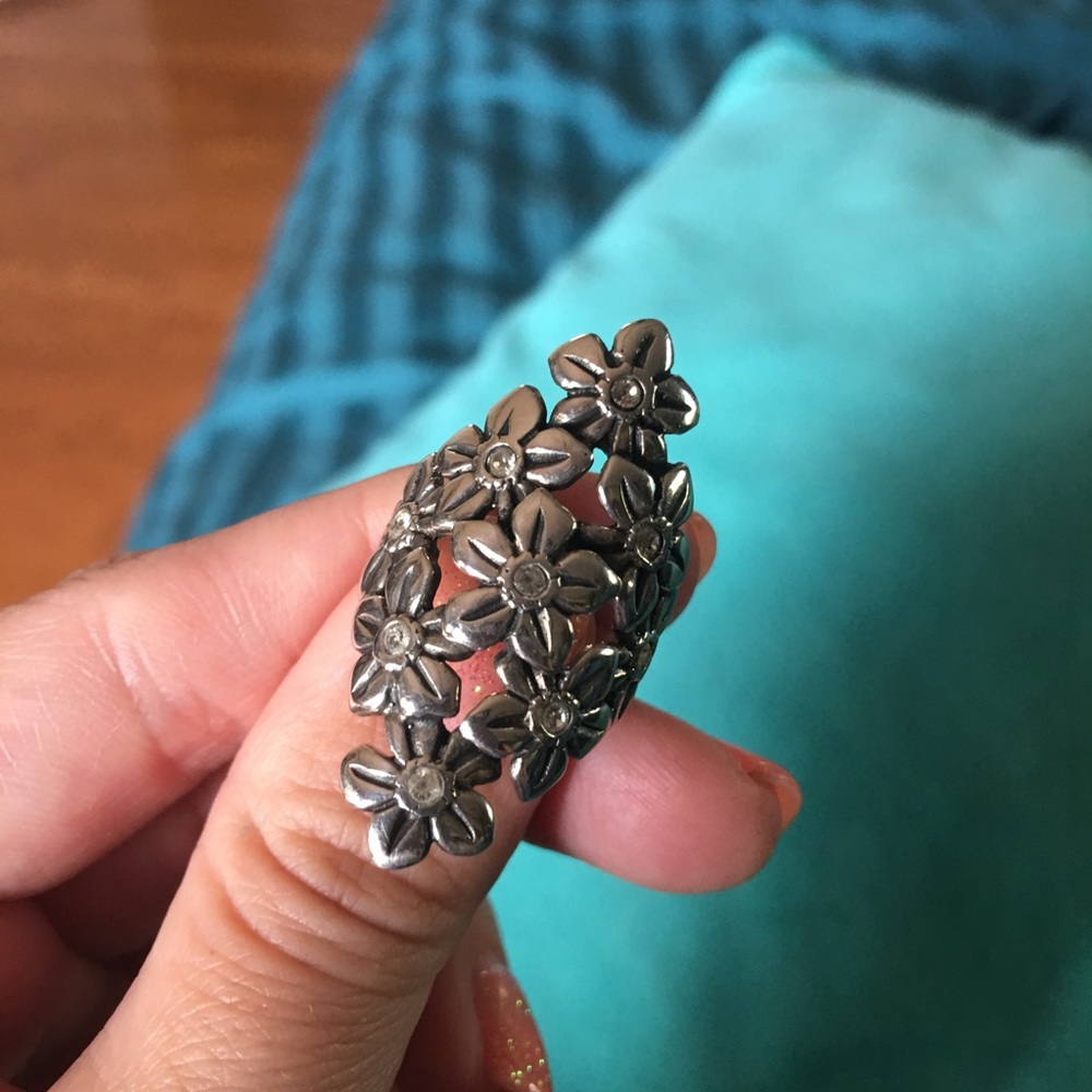 Beautiful Silver Flower Ring - image 3