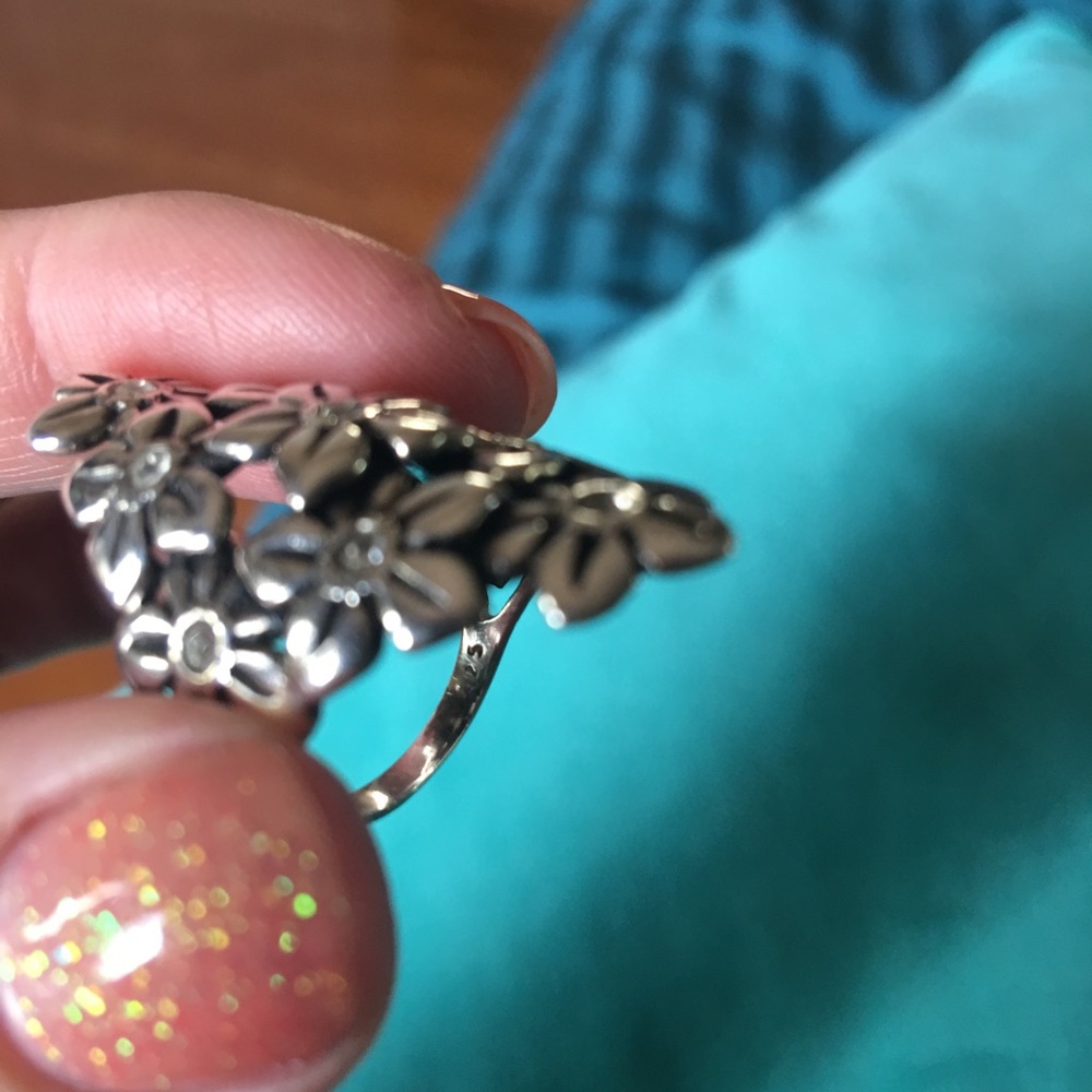 Beautiful Silver Flower Ring - image 4