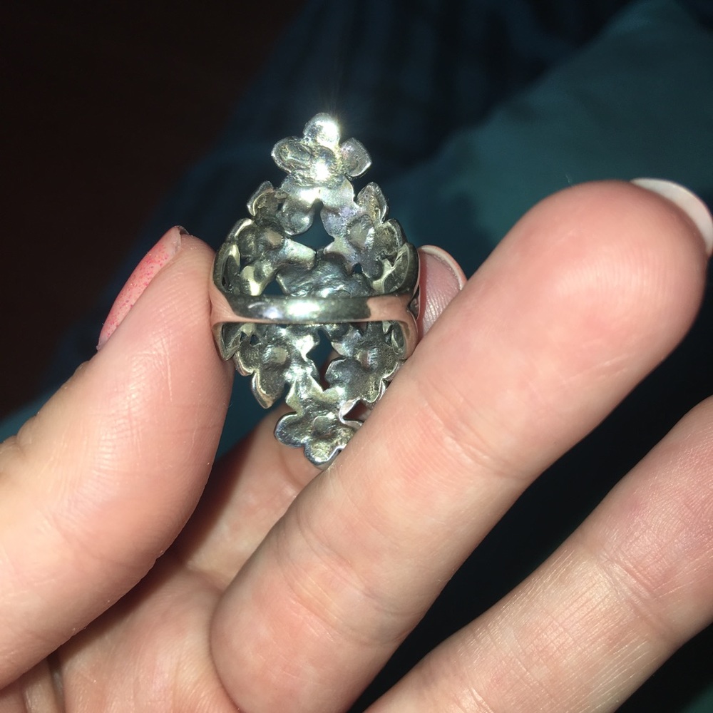 Beautiful Silver Flower Ring - image 6
