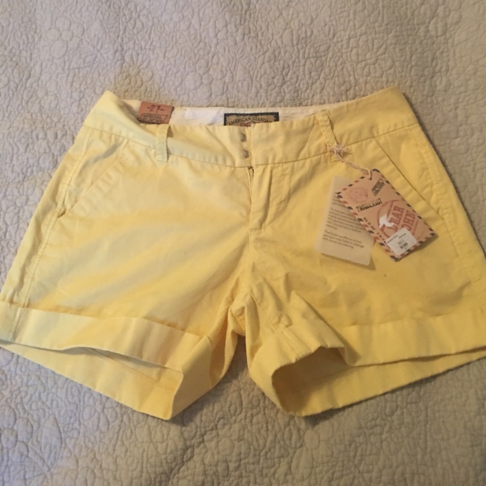 Dear John shorts, pastel/soft yellow