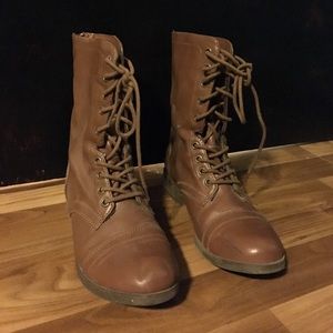 Brown combat boots, size 8.. lightly worn