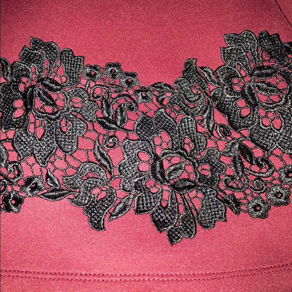 Beautiful maroon boutique dress - Picture 2 of 3