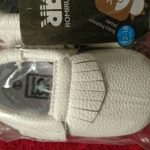 Unisex White Tassel Moccasins