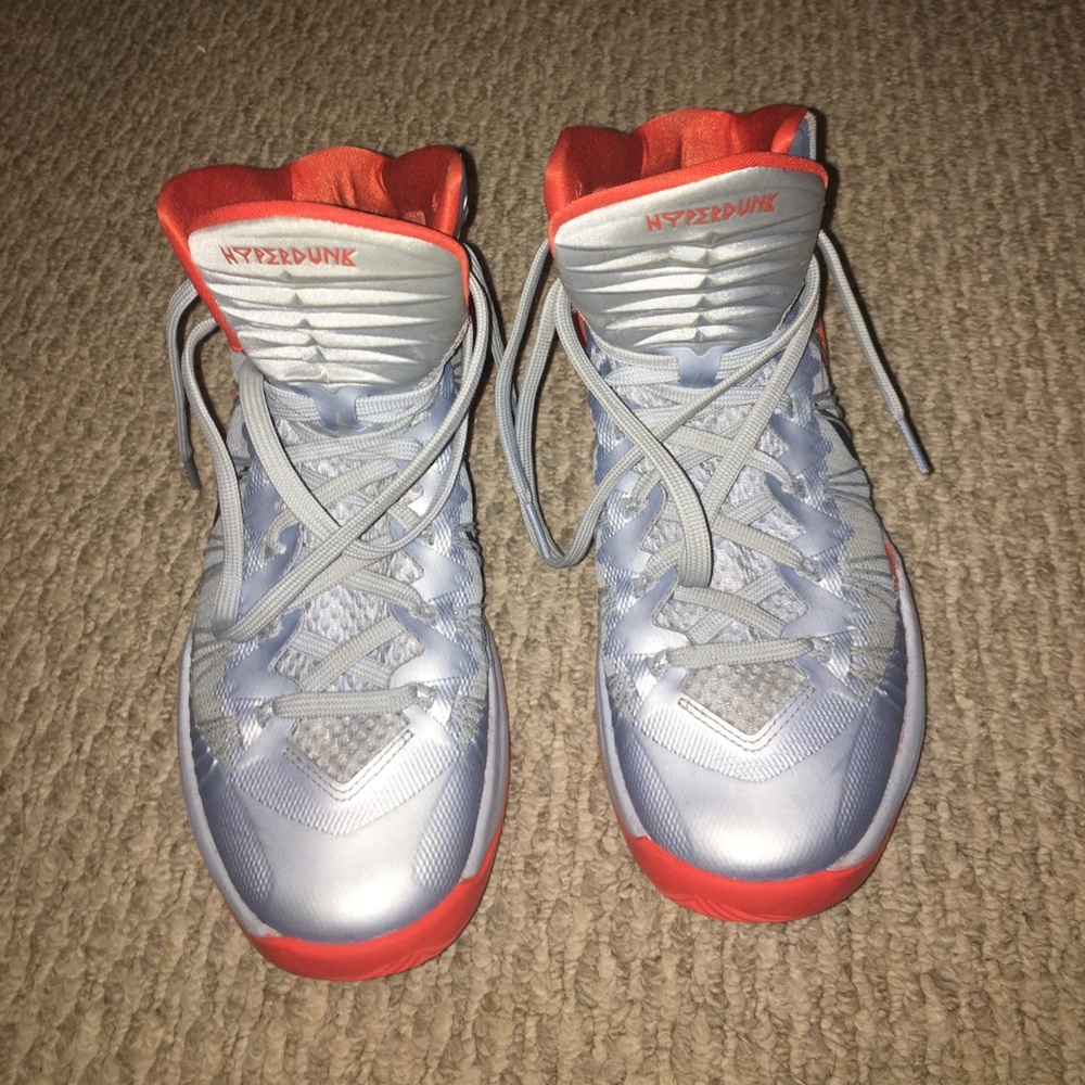 Nike hyperdunks.