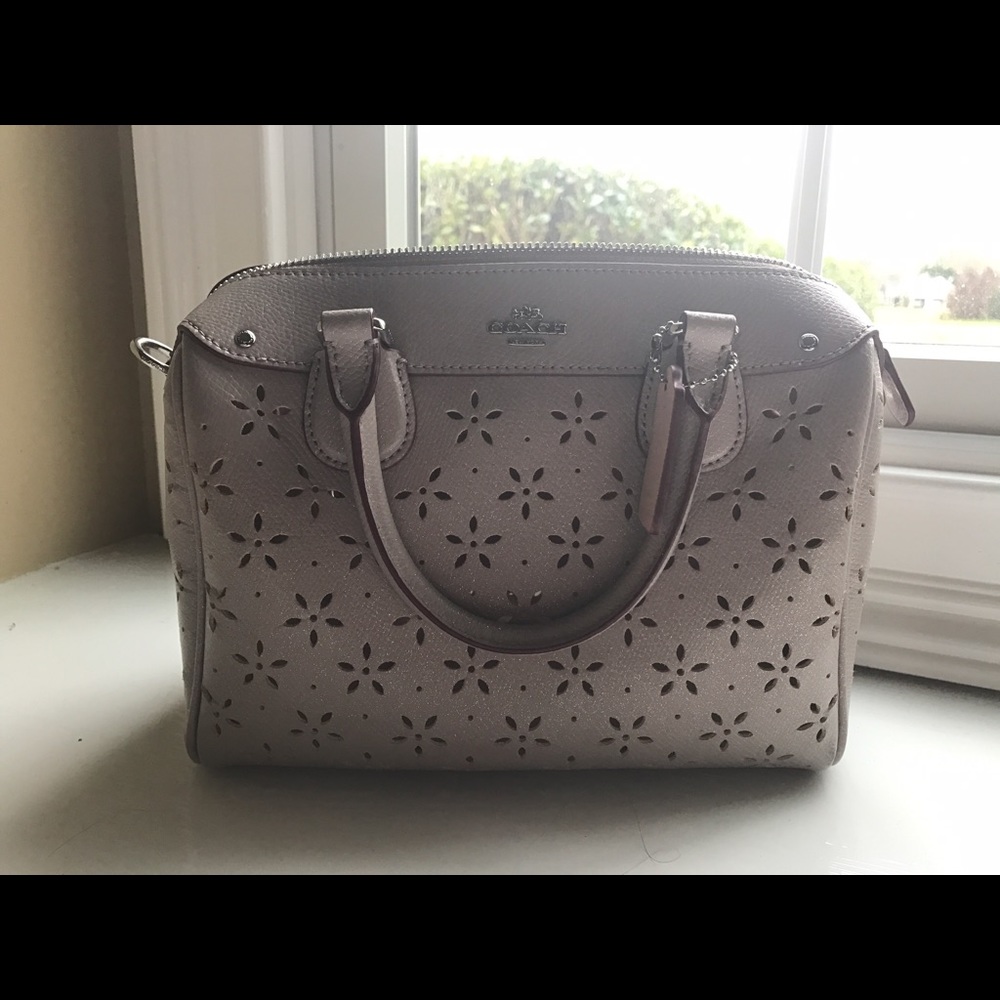 Silver Coach Purse!! 👛