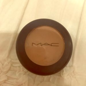 MAC concealer